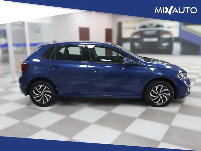 Volkswagen Polo view 3