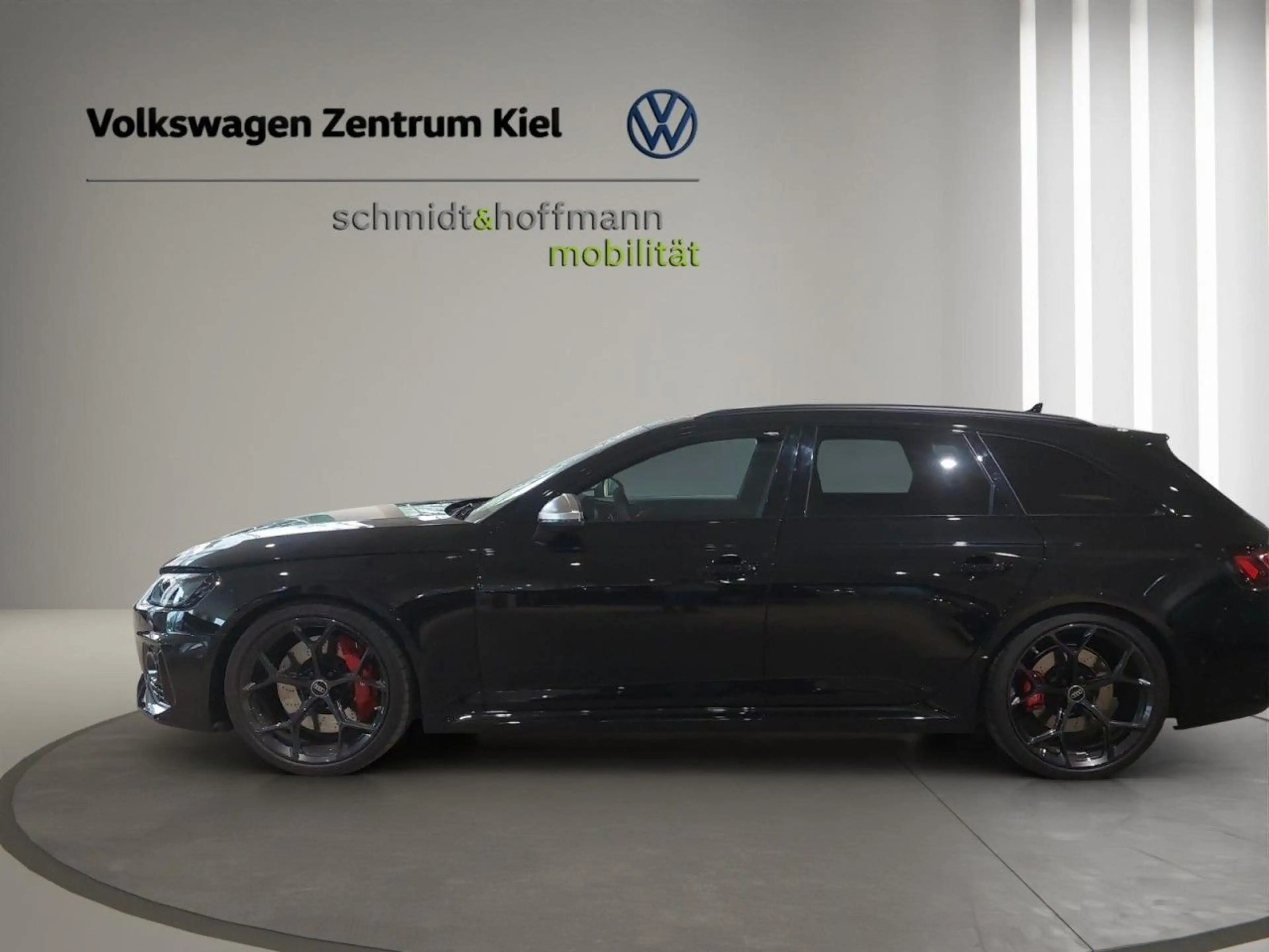 Audi RS4 Avant 2.9 TFSI quattro (EURO 6d) Klima Navi Leder — photo 3