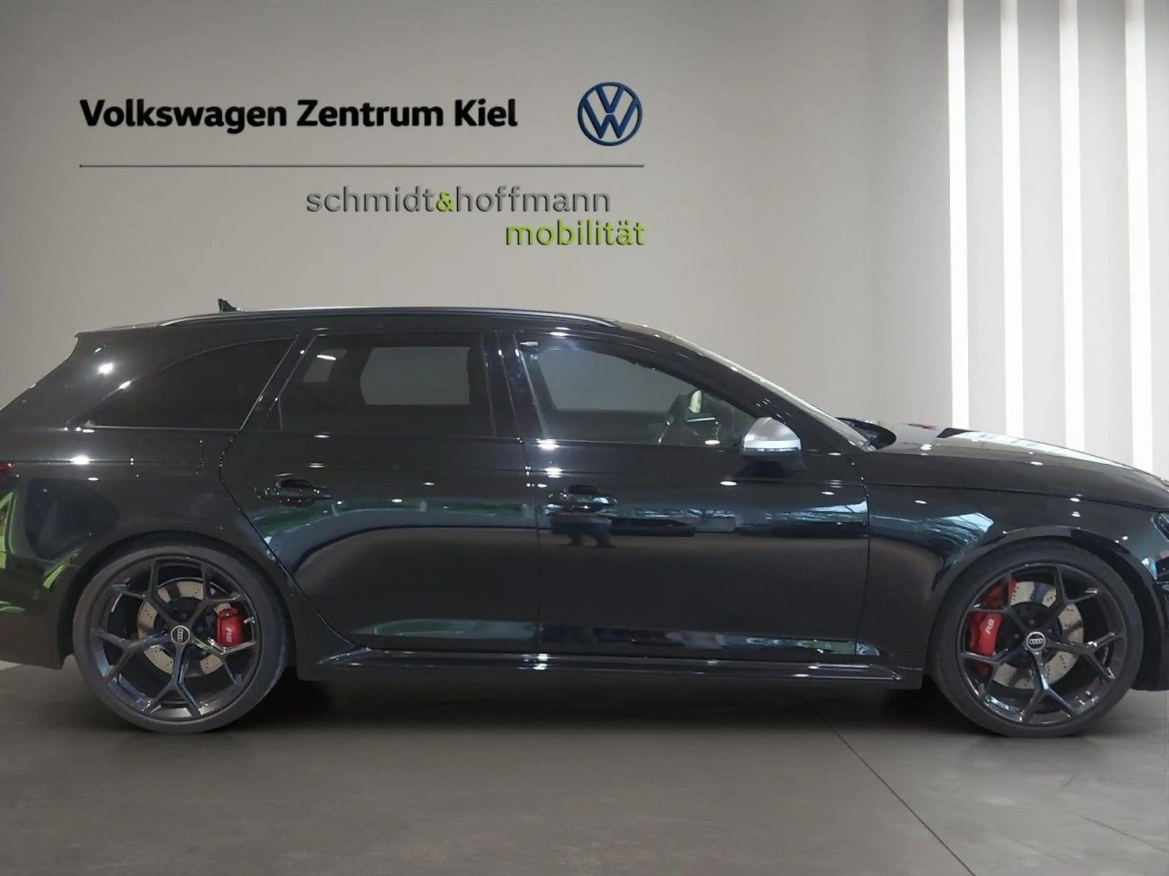 Audi RS4 Avant 2.9 TFSI quattro (EURO 6d) Klima Navi Leder — photo 4