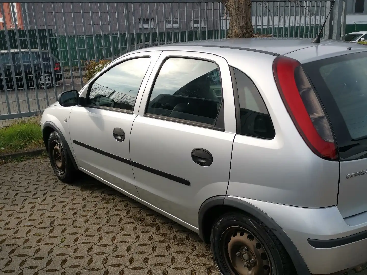 Opel Corsa 1.2 16V - 2