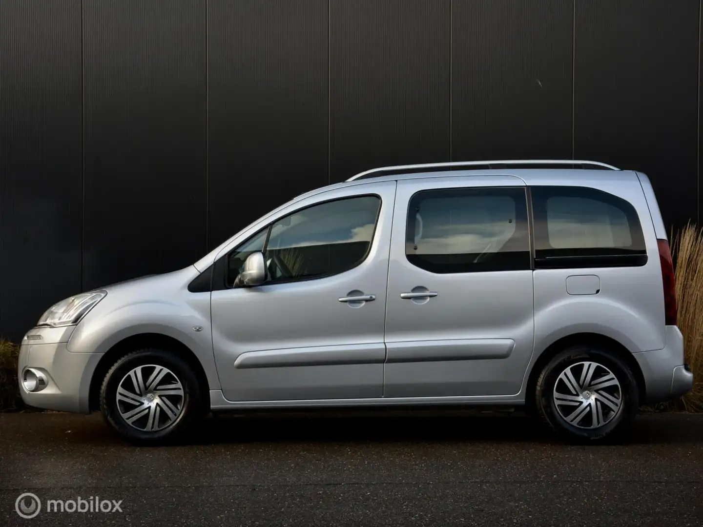 Citroen Berlingo combi 1.6 VTi Tendance Grau - 2