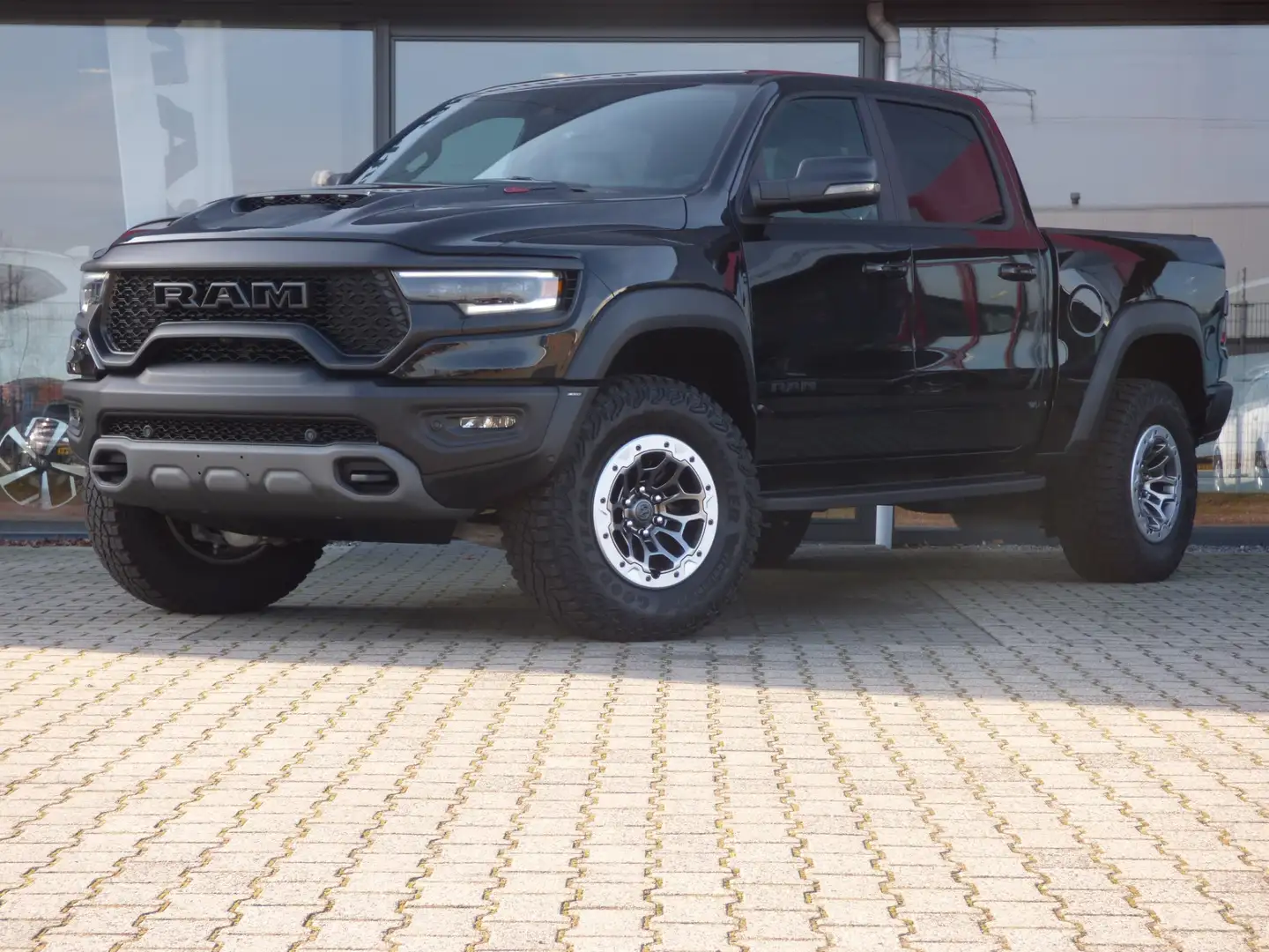 Dodge RAM 1500 TRX 6.2 V8 4x4 Crew Cab MY 24 | 700+ HP/880NM Schwarz - 2