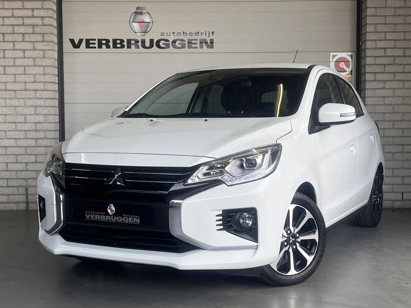 Mitsubishi Space Star 1.2 Instyle | 15" LMV | Leder | Carplay | Camera | Weiß - 1