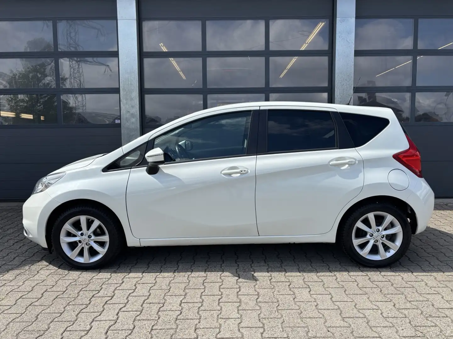 Nissan Note 1.2 98pk DIG-S Connect Edition Automaat Wit - 2