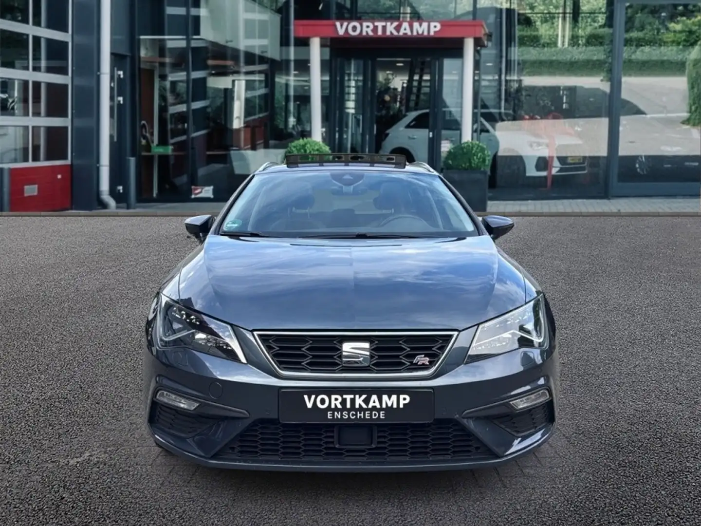 SEAT Leon 2.0 TSI DSG FR PANO-DAK/CAMERA/NAVI/CARPLAY/ACC/PD Grau - 2