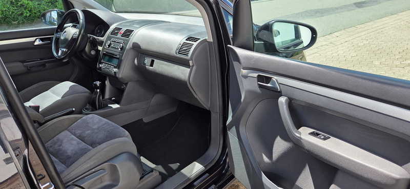 Volkswagen Touran Highline — photo 11