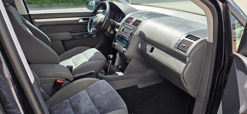 Volkswagen Touran Highline — photo 12
