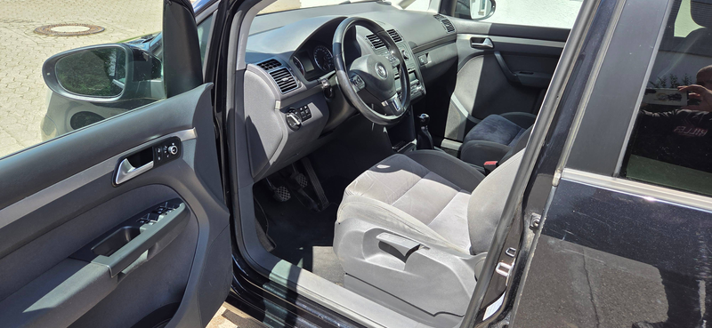 Volkswagen Touran Highline — photo 9