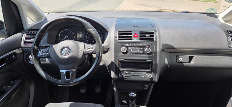Volkswagen Touran Highline — photo 13
