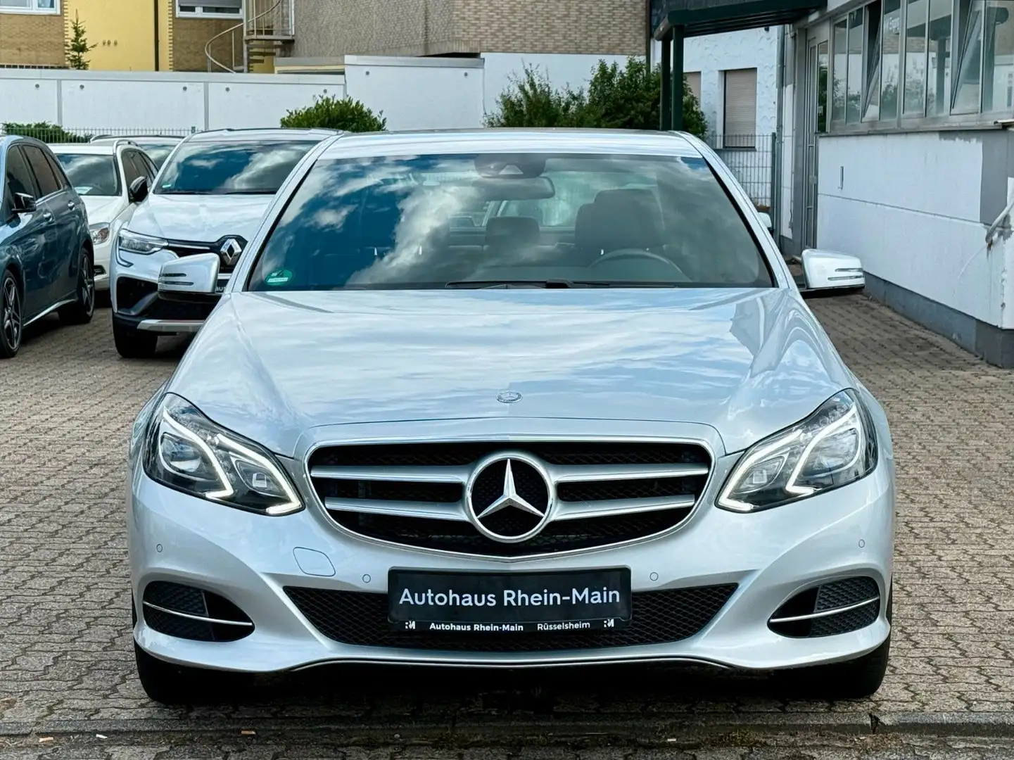 Mercedes-Benz E 200 CGI BlueEfficiency*Top Zustand*RentnerFhzg Argent - 2