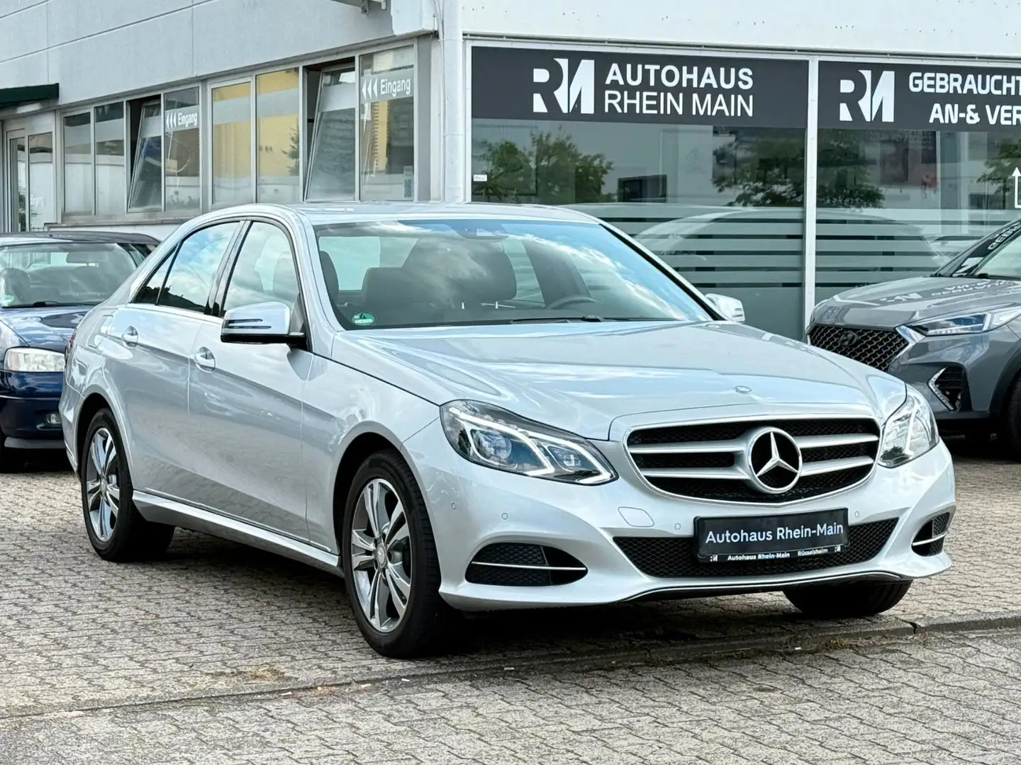 Mercedes-Benz E 200 CGI BlueEfficiency*Top Zustand*RentnerFhzg Argent - 1