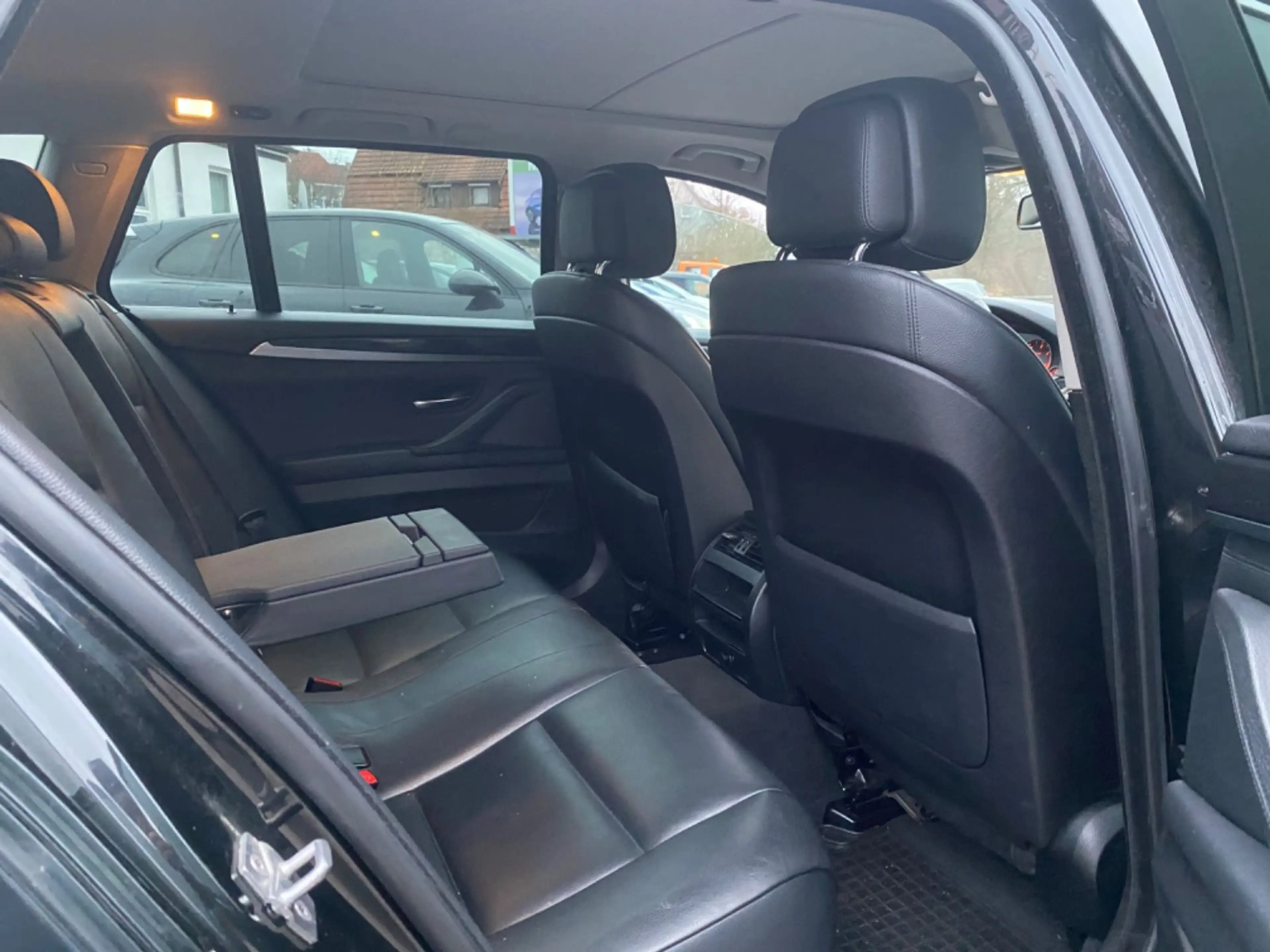 BMW 525 5-er 525 d Touring*LEDER*NAVI*BLUETOOTH*BI-XENON — photo 7