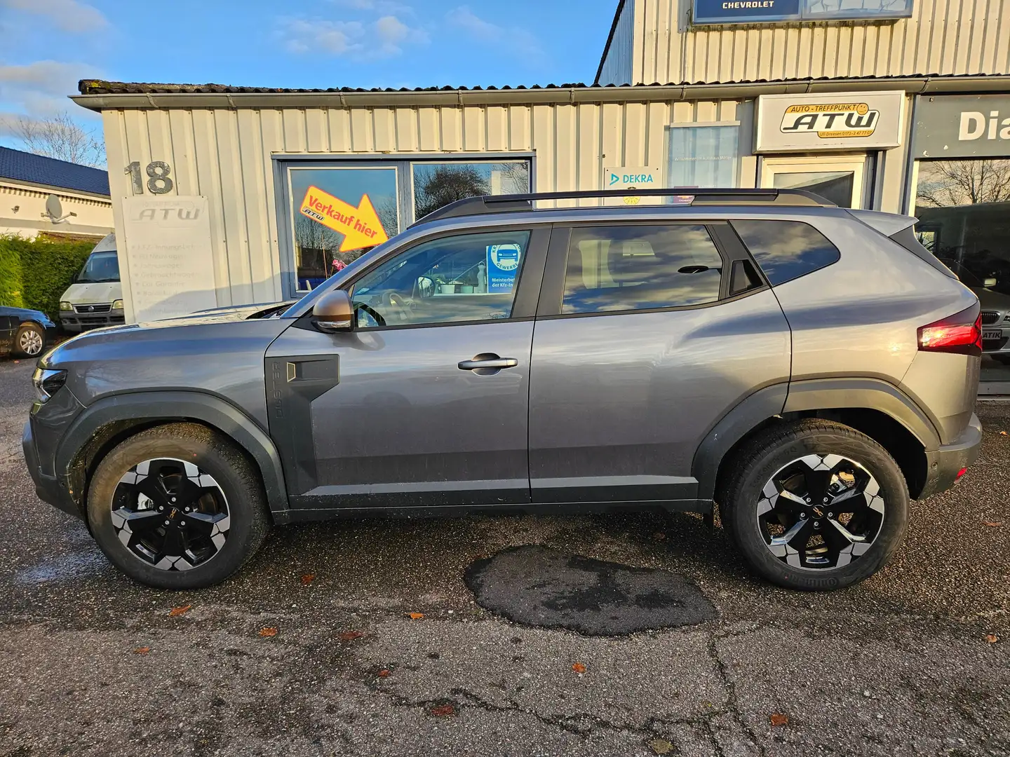 Dacia Duster Hybrid 140 Automatik Extreme+Navi Kamera Allwetter Grau - 2