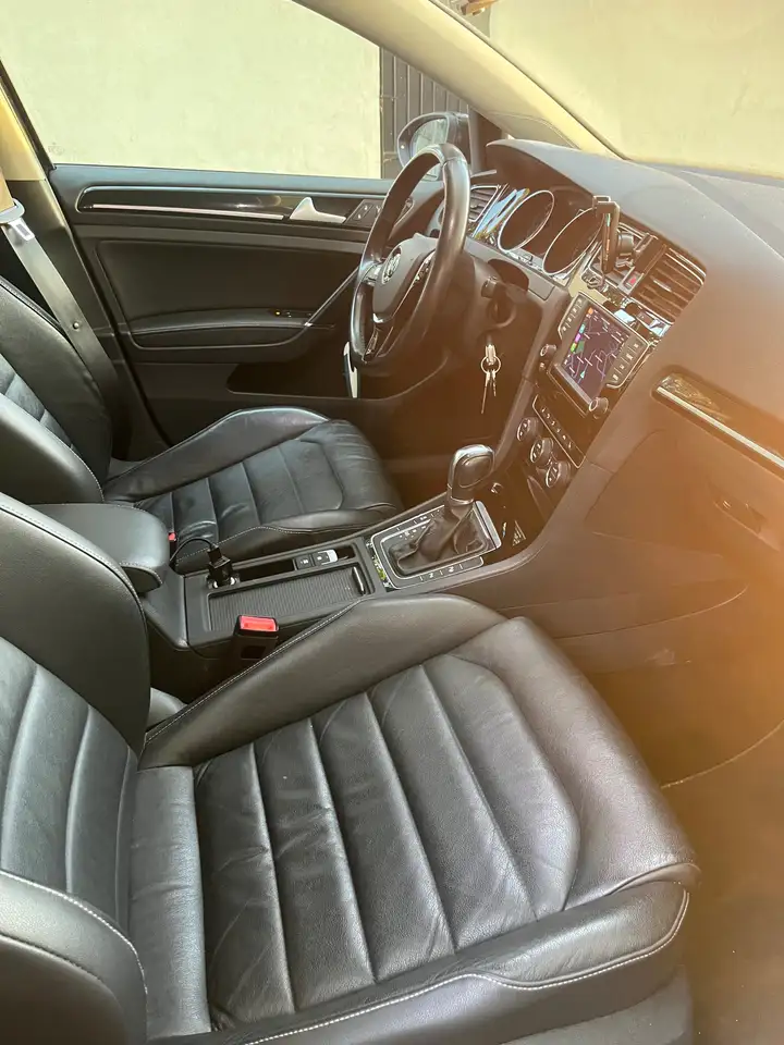 Volkswagen Golf Standard Model — photo 7