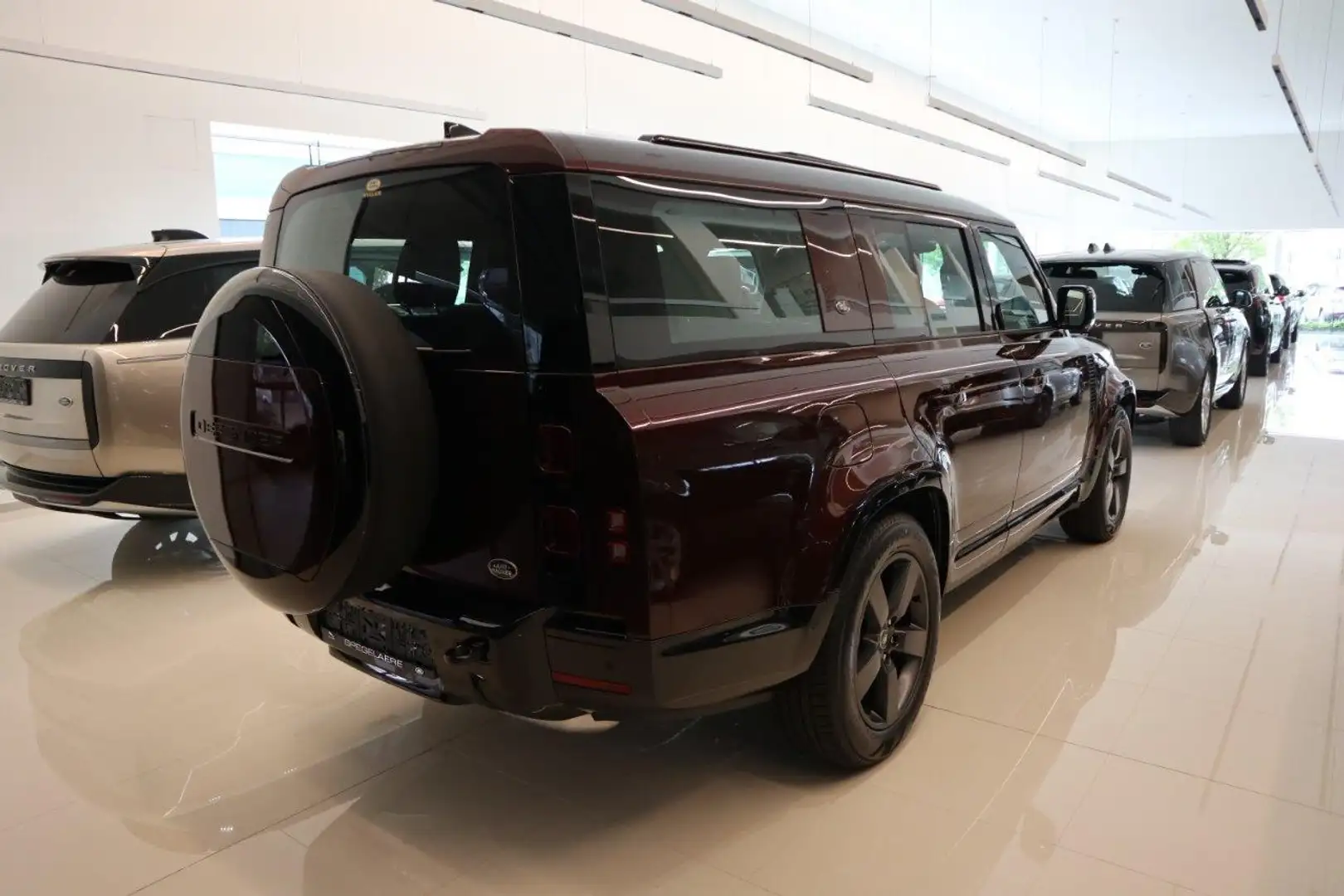Land Rover Defender 130 D300 X-Dynamic SE 8-Zit Rojo - 2