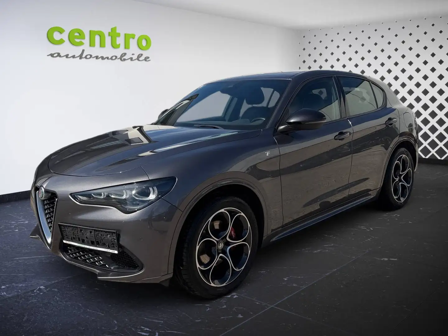 Alfa Romeo Stelvio 2,2 Ti Q4 210 8x bereift Grau - 2