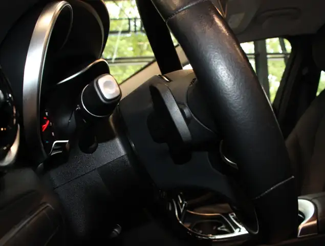 Mercedes-Benz C-Class view 14