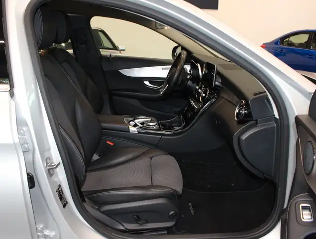 Mercedes-Benz C-Class view 9