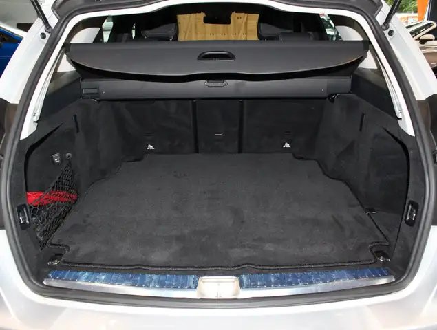Mercedes-Benz C-Class view 7