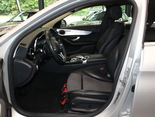 Mercedes-Benz C-Class view 12