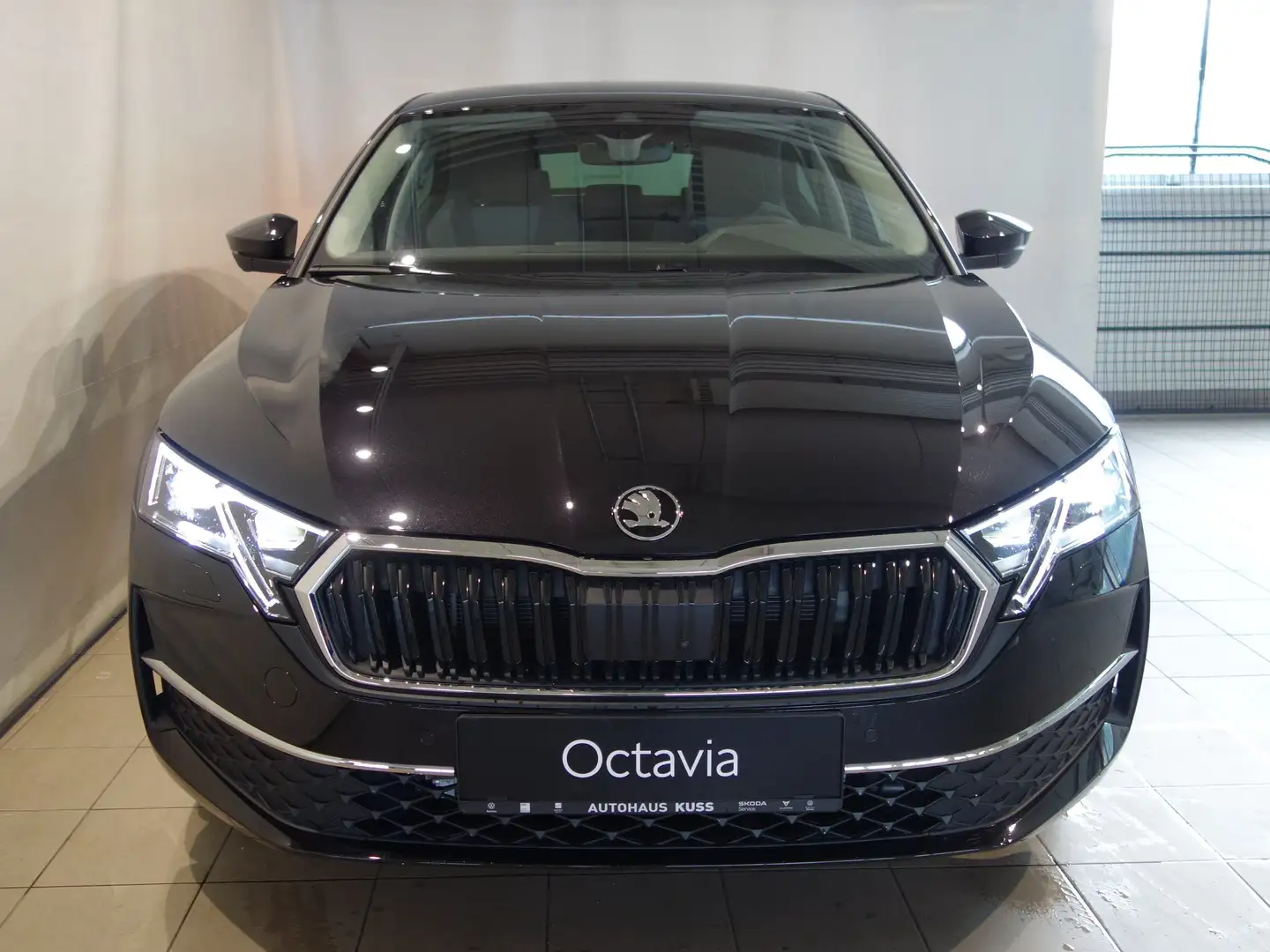 Skoda Octavia Limousine 1.5 TSI mHEV 85kW Selection Schwarz - 2