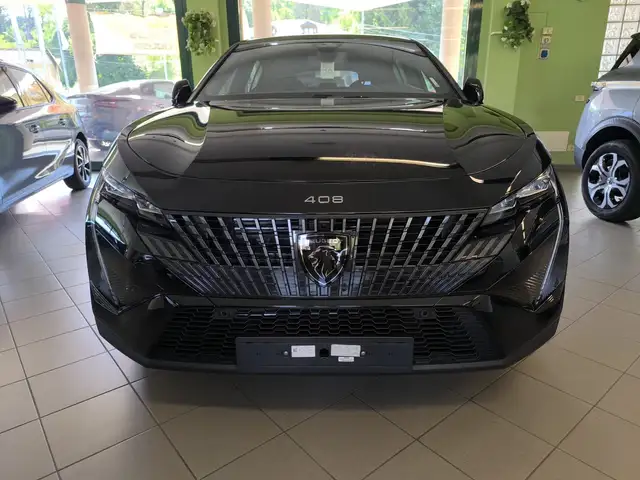 Peugeot 408 view 3