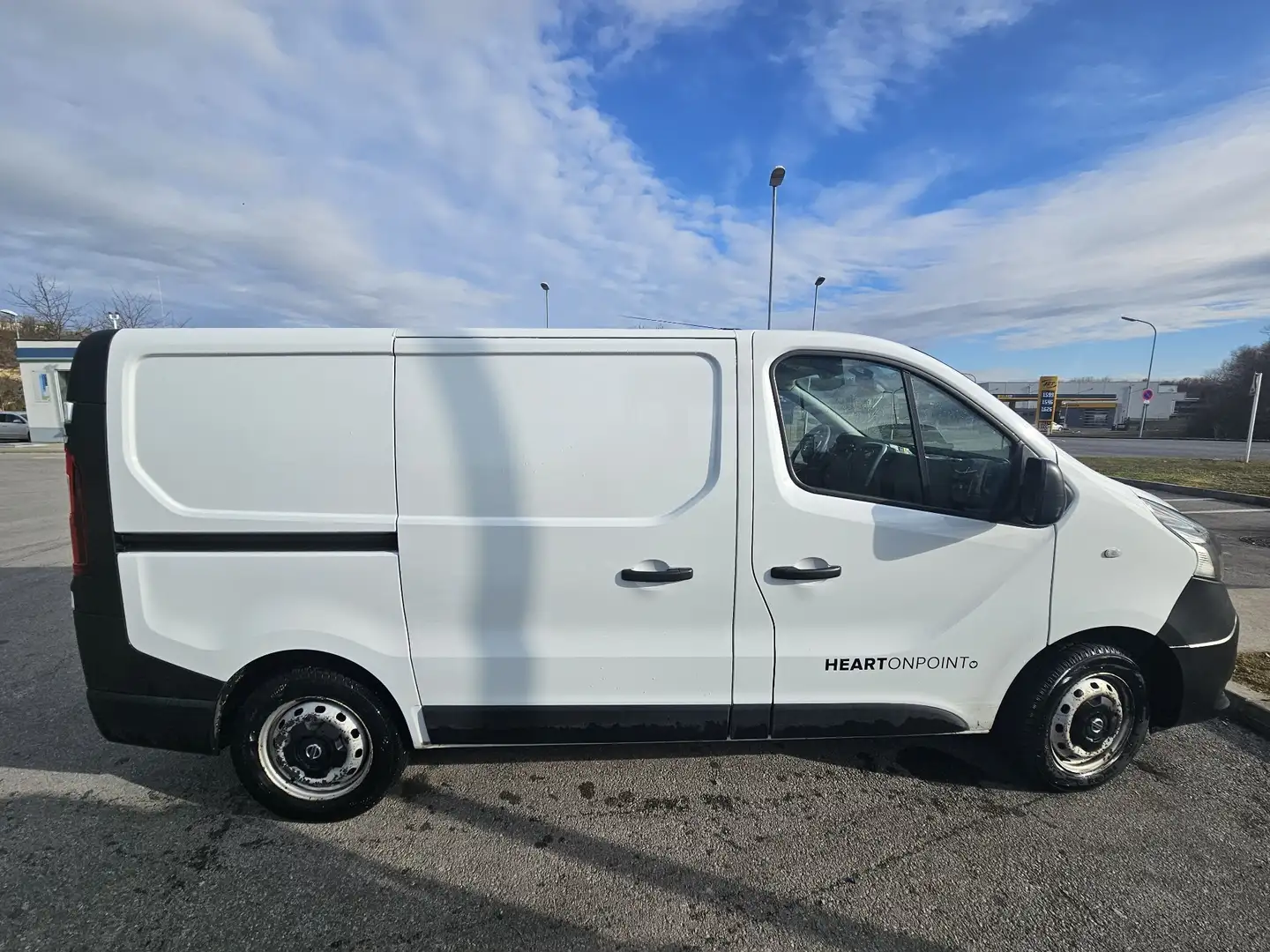Nissan NV300 - 1