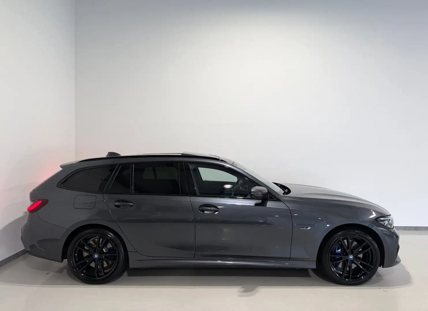 BMW 330 e xDrive G21/M-Sport/Panorama/HEAD-UP/Laser Grau - 2