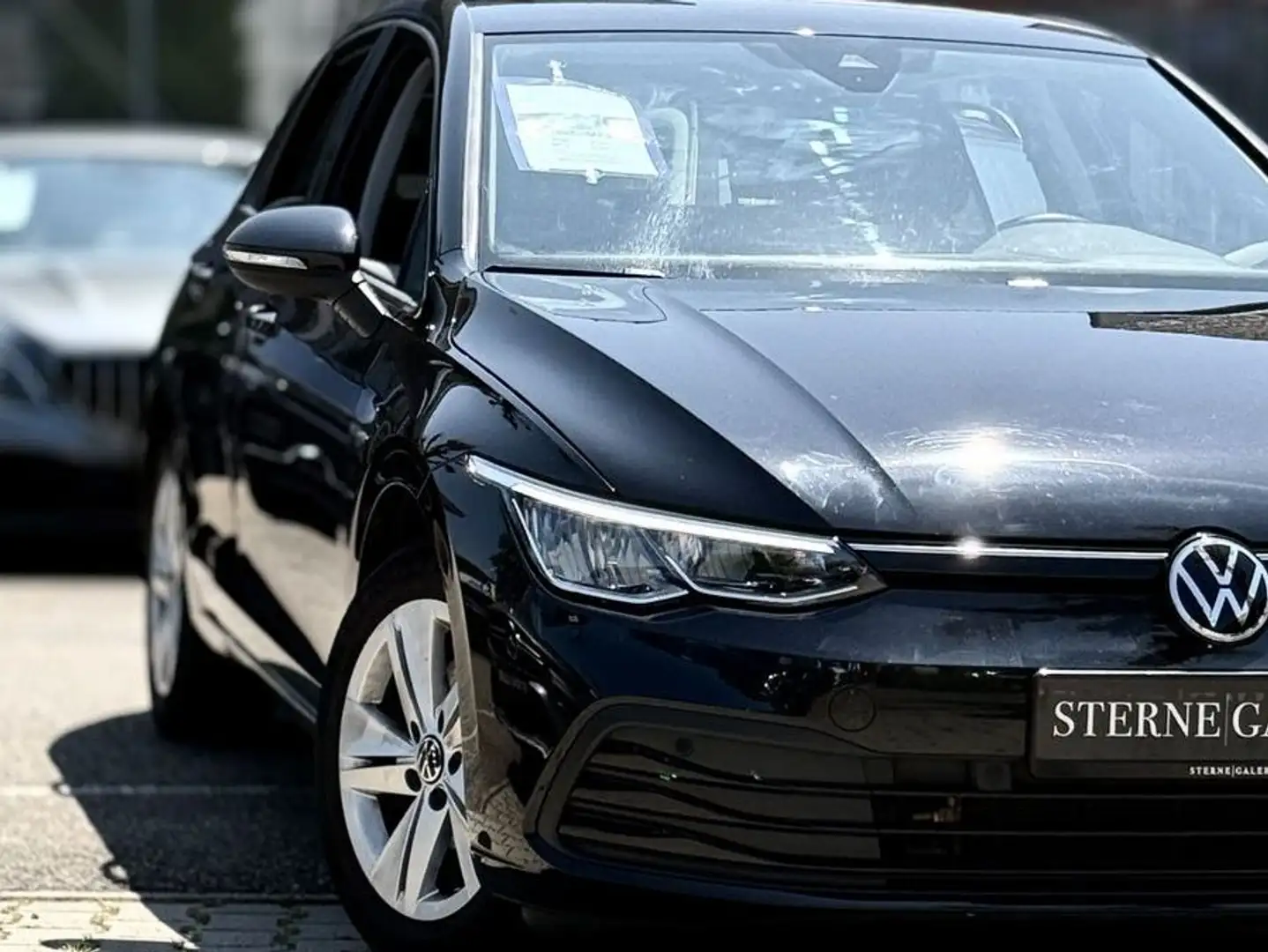 Volkswagen Golf 8 2.0 TDI/LIFE/AMBIENT/ACC/LED/LENKRADHEIZ/ Zwart - 1