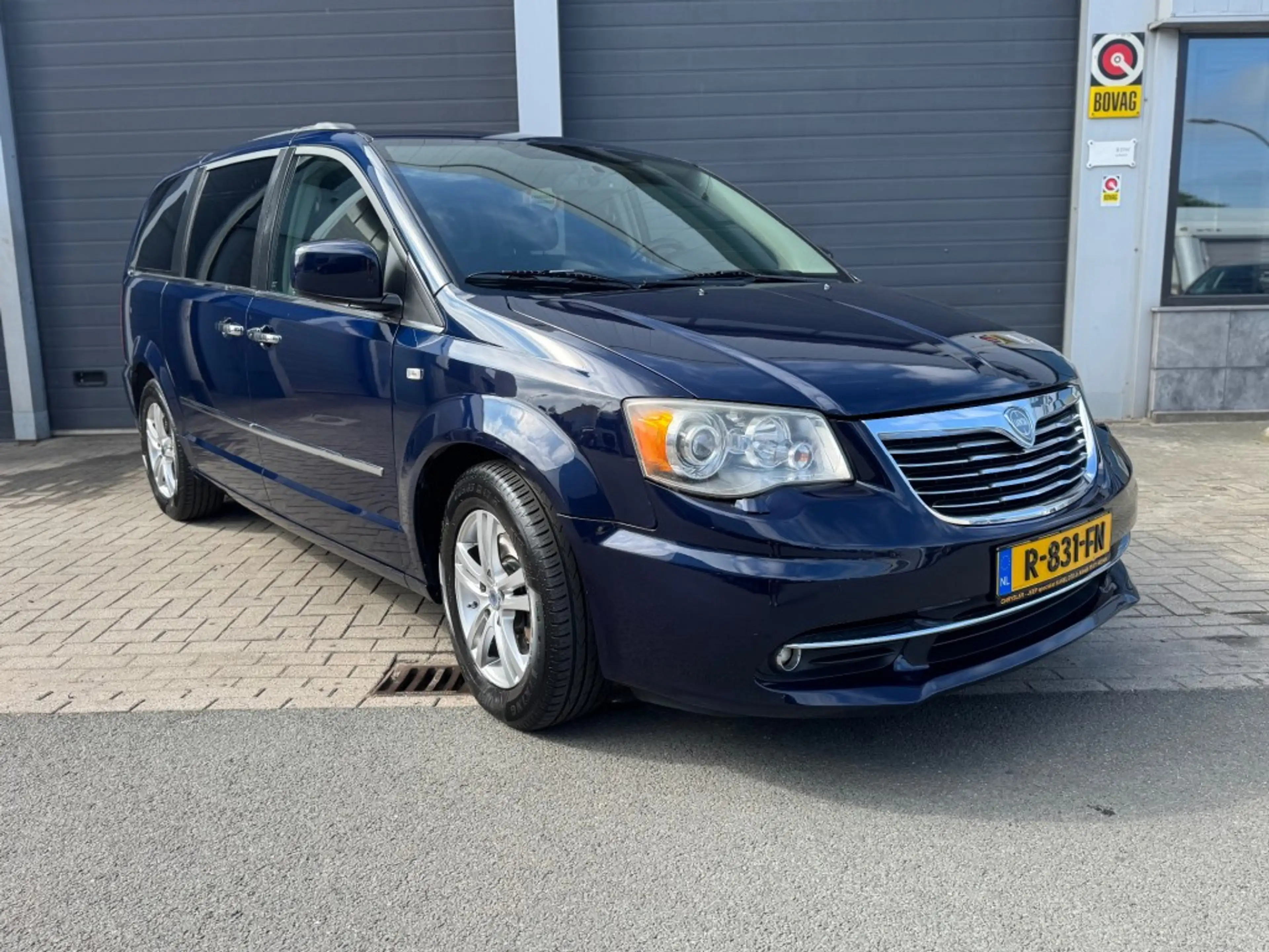 Lancia Voyager 3.6 TOURING — photo 2
