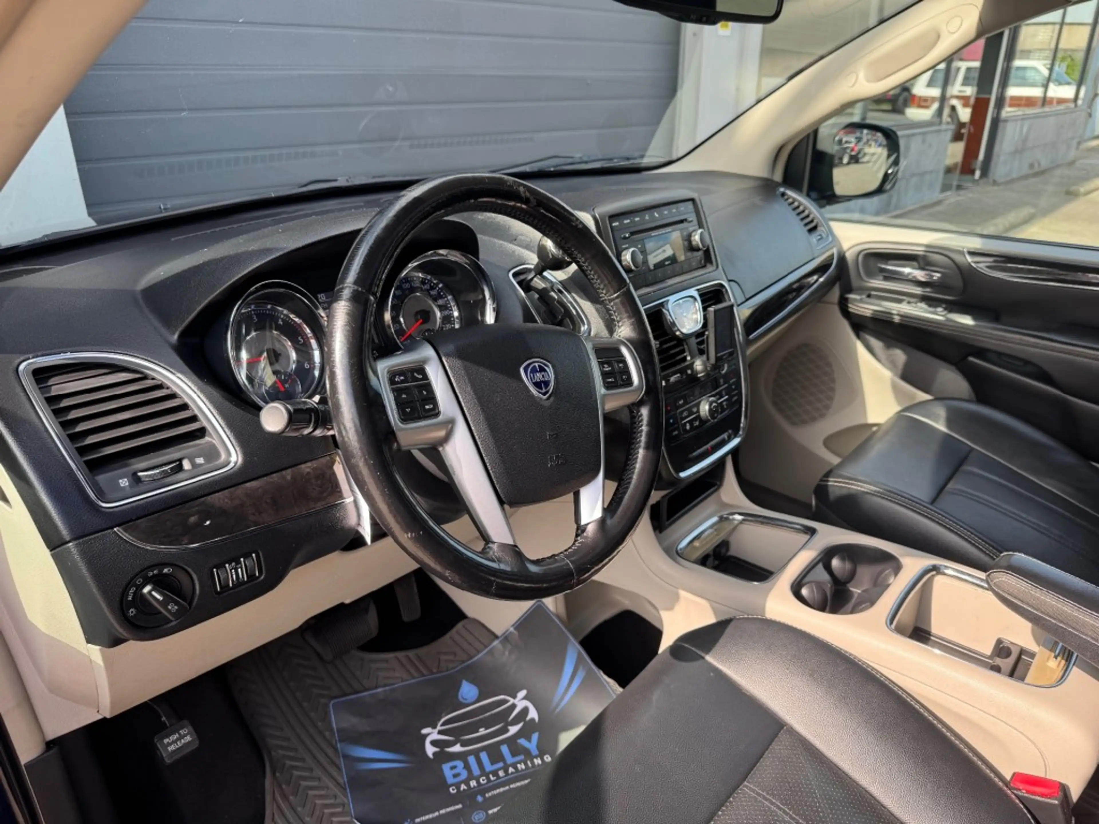 Lancia Voyager 3.6 TOURING — photo 12