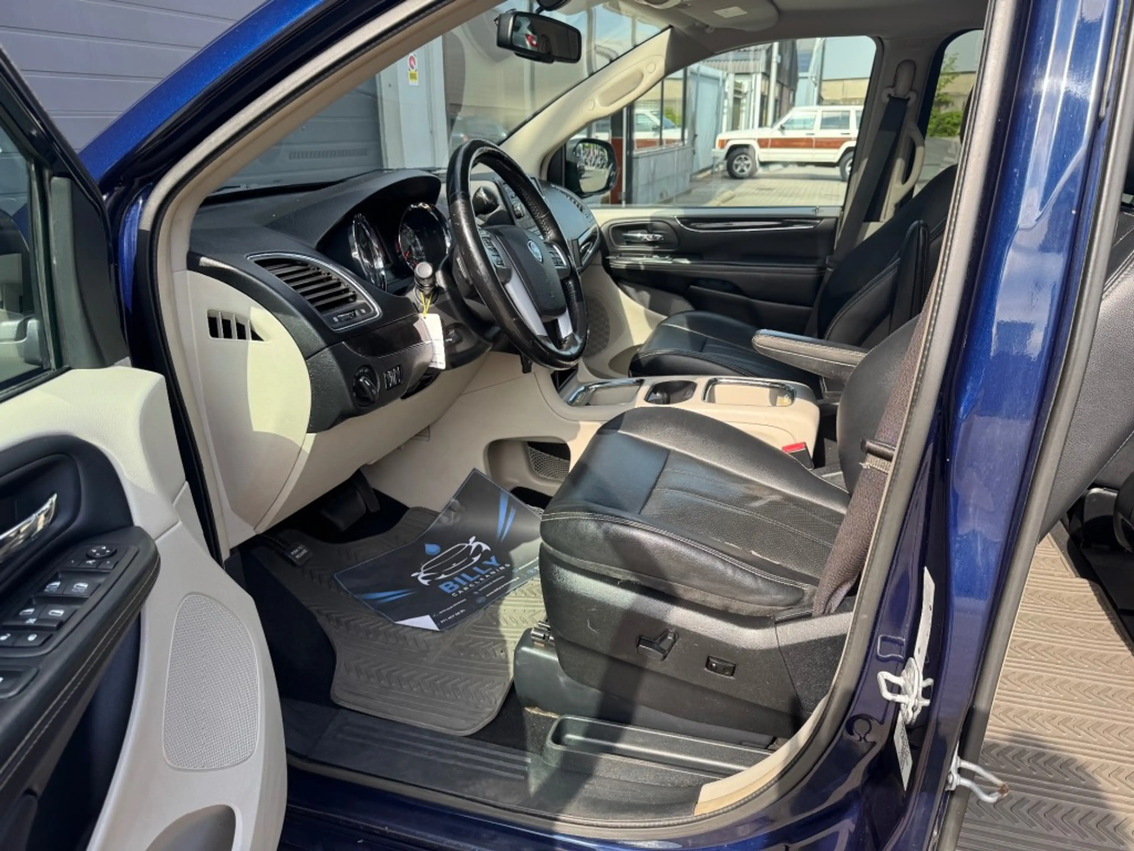 Lancia Voyager 3.6 TOURING — photo 11