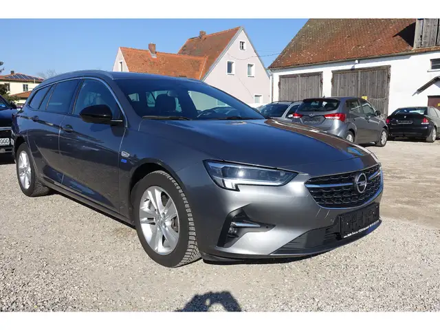 Opel Insignia view 3
