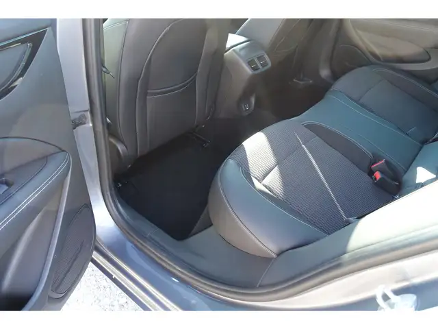 Opel Insignia view 9