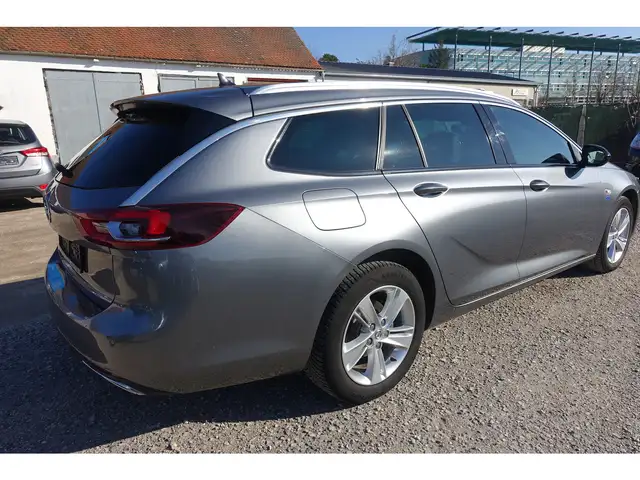 Opel Insignia view 4