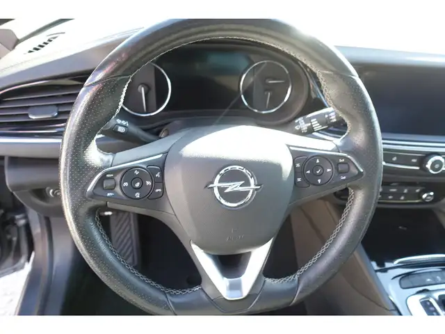 Opel Insignia view 12