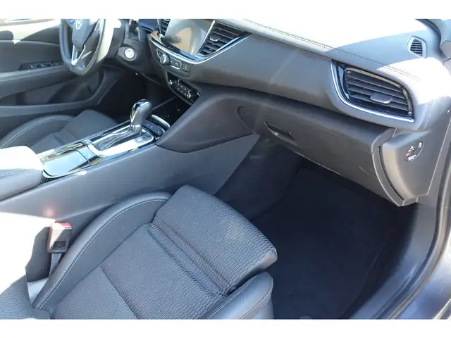 Opel Insignia view 11