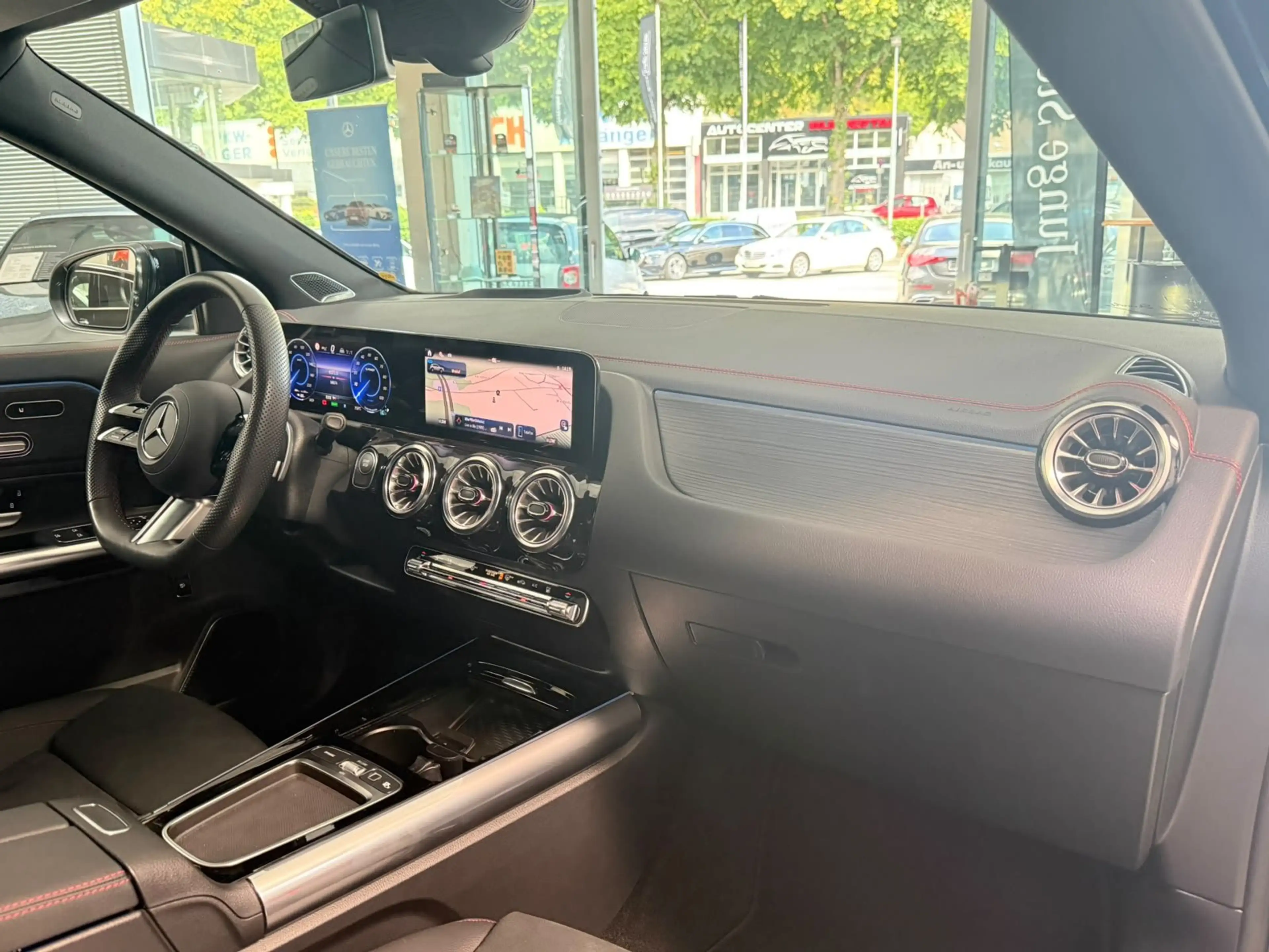 Mercedes-Benz EQA 350 4M AMG+PANO+BURM+DISTR+HUD+MEMORY+NIGHT — photo 12