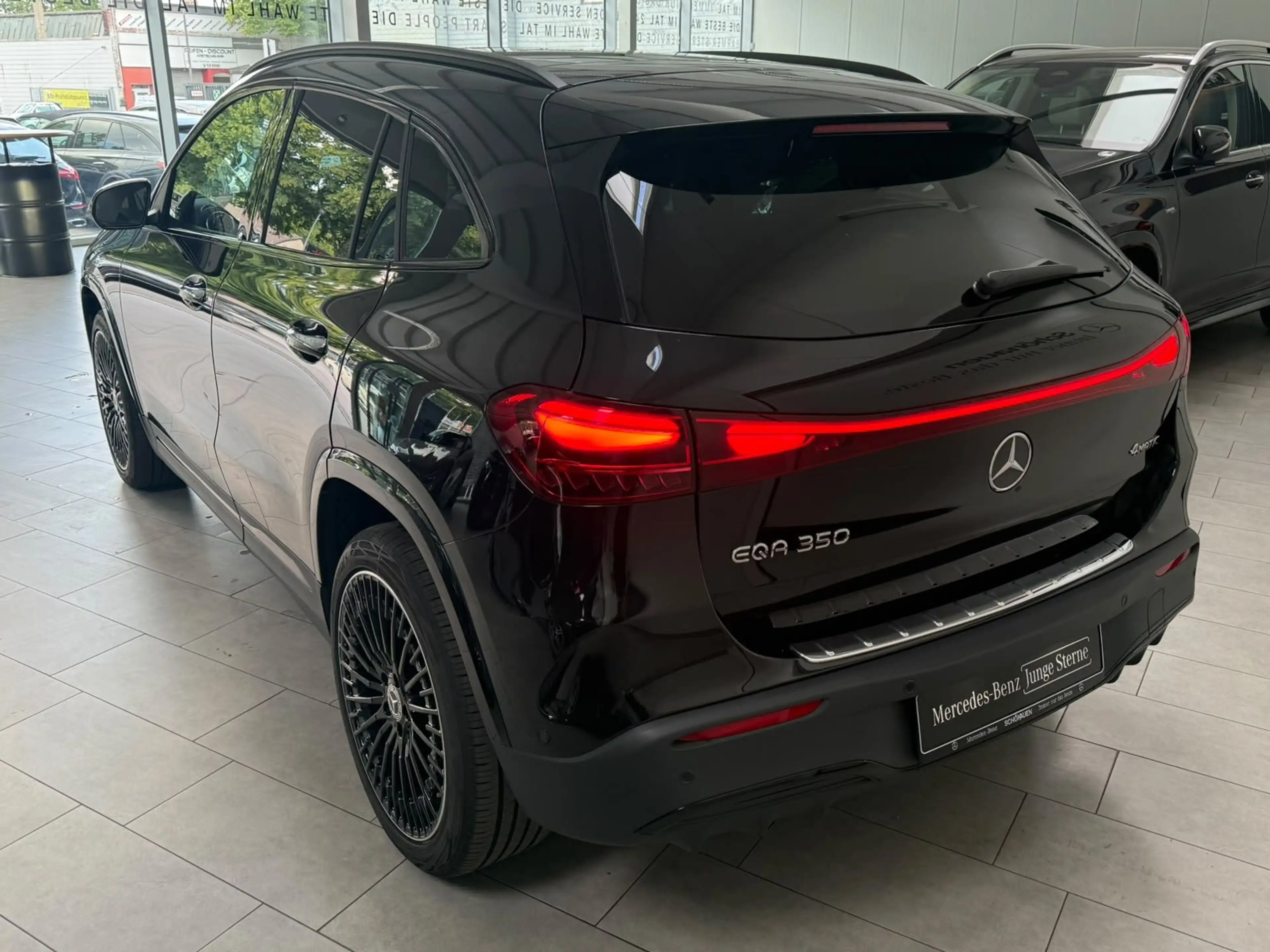 Mercedes-Benz EQA 350 4M AMG+PANO+BURM+DISTR+HUD+MEMORY+NIGHT — photo 4
