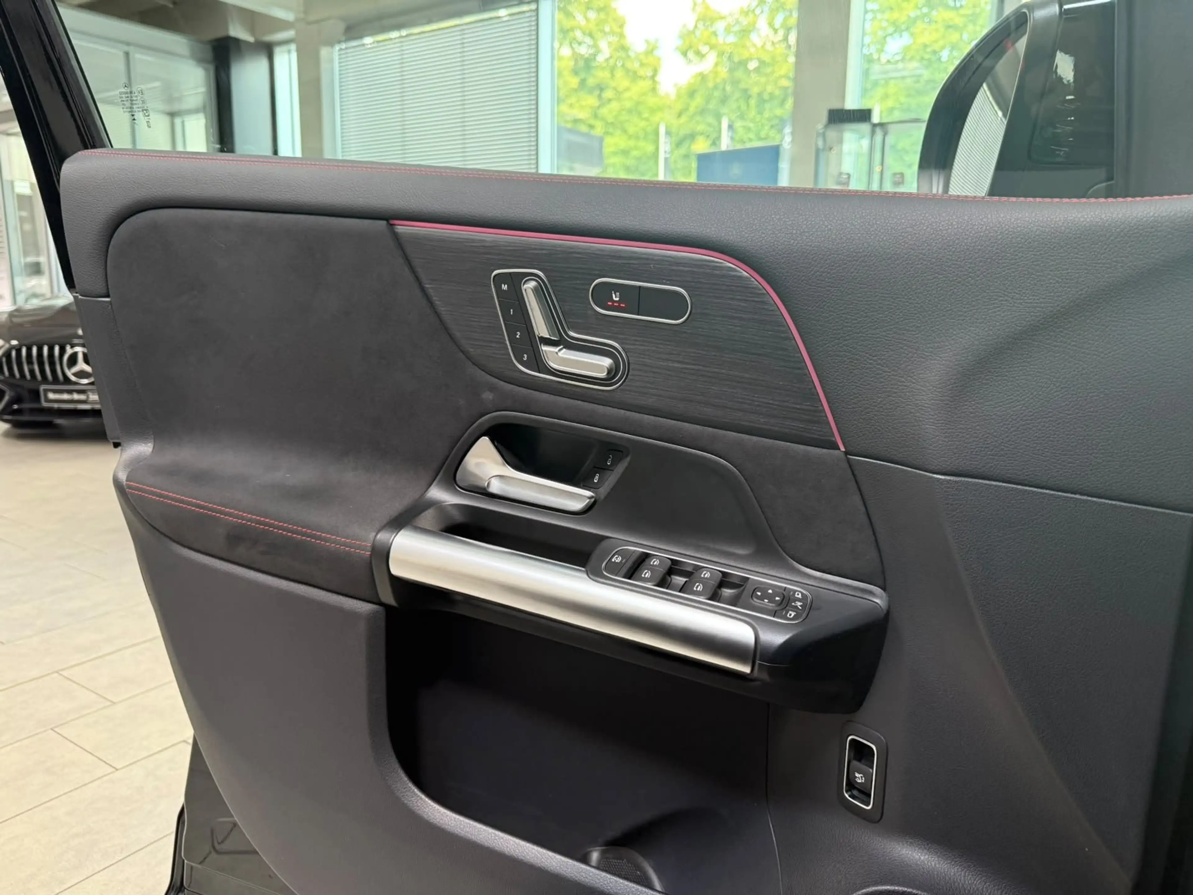 Mercedes-Benz EQA 350 4M AMG+PANO+BURM+DISTR+HUD+MEMORY+NIGHT — photo 13