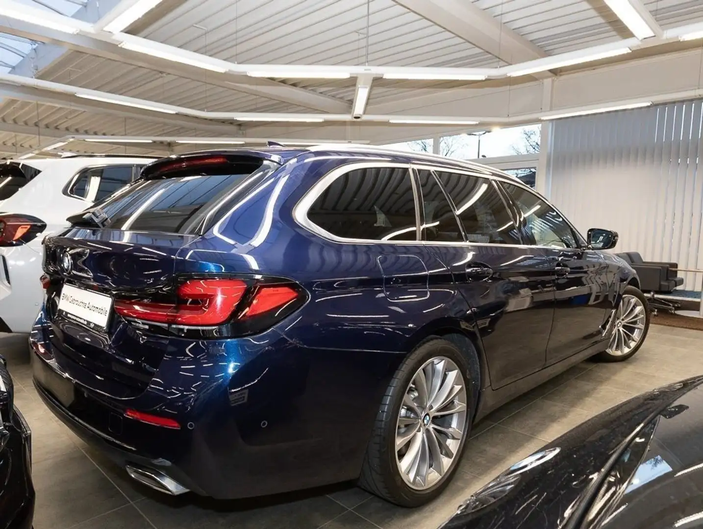 BMW 520 d A Luxury Line DAB LED WLAN Pano.Dach RFK Blau - 2