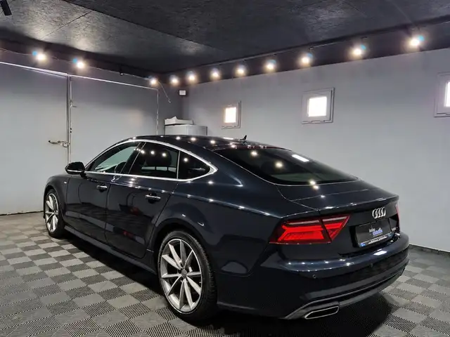 Audi A7 view 3