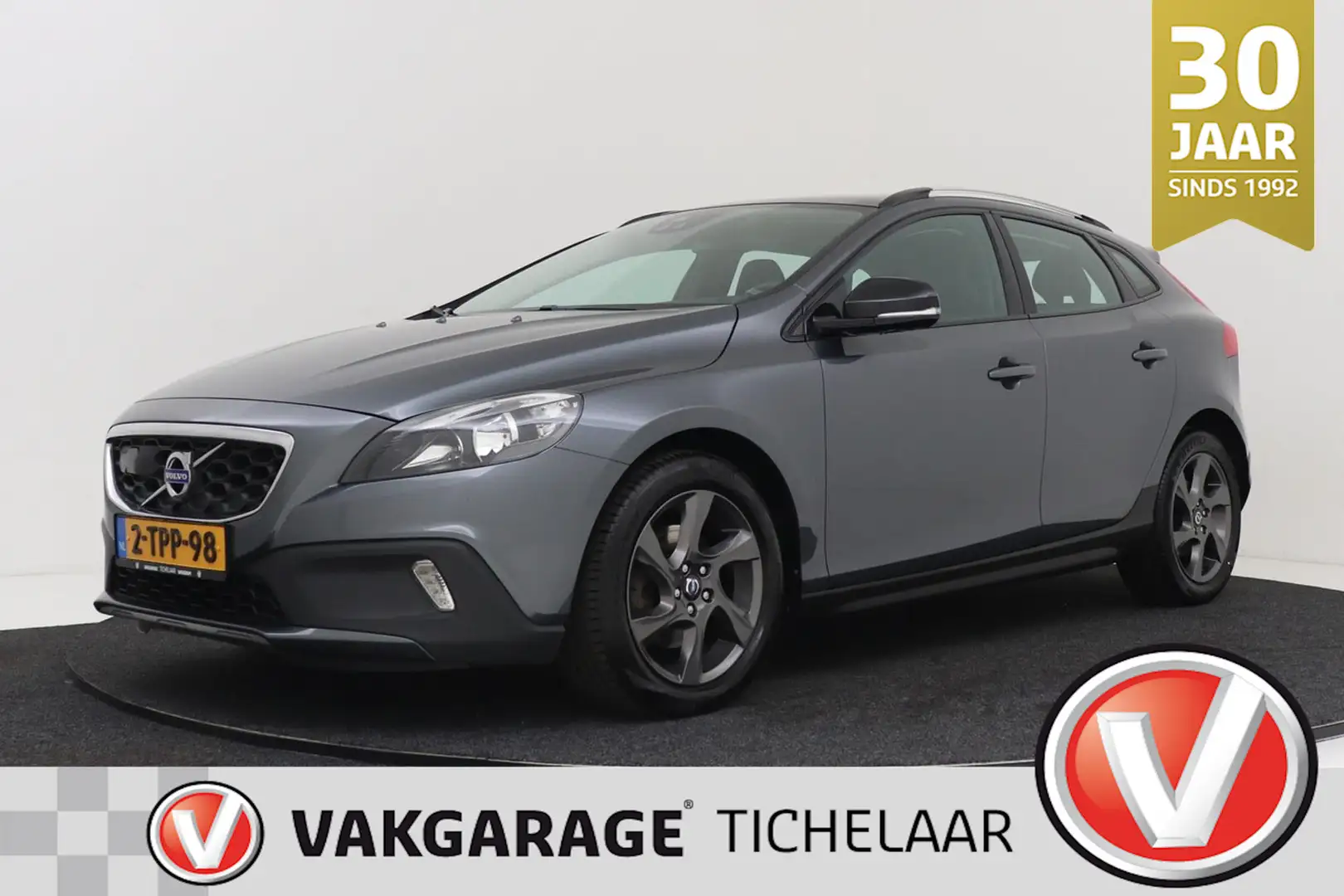 Volvo V40 Cross Country 1.6 T4 Momentum | Trekhaak | Panoramadak | Recent Gri - 1
