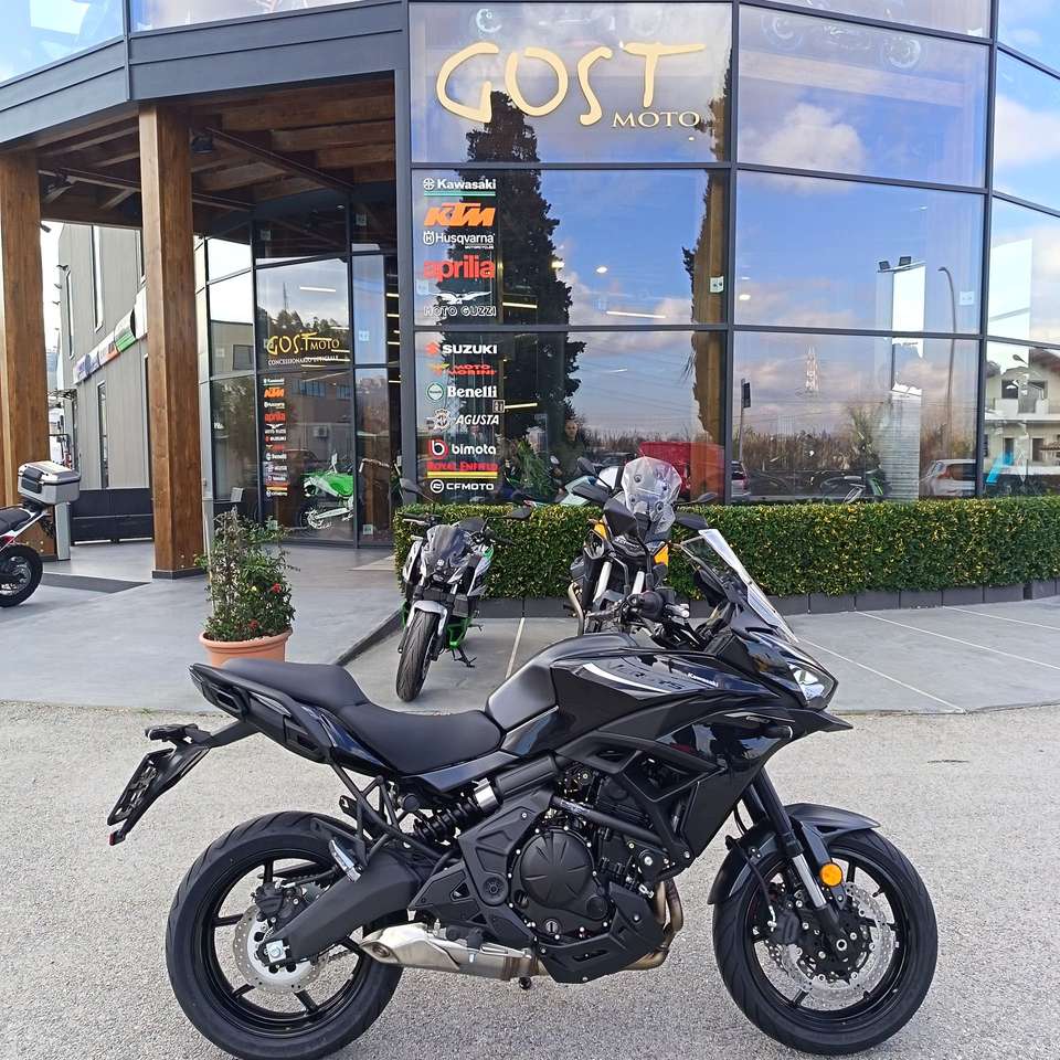 Kawasaki Versys 650 Spark Black / Matte Carbon Gray