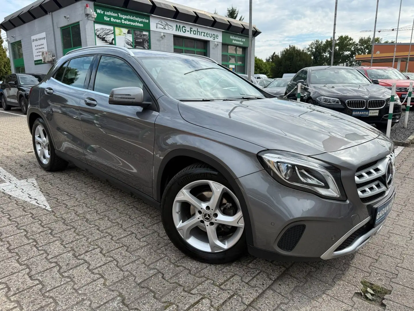 Mercedes-Benz GLA 200 URBAN AUTOMATIK NAVI LED KAMERA Grau - 2