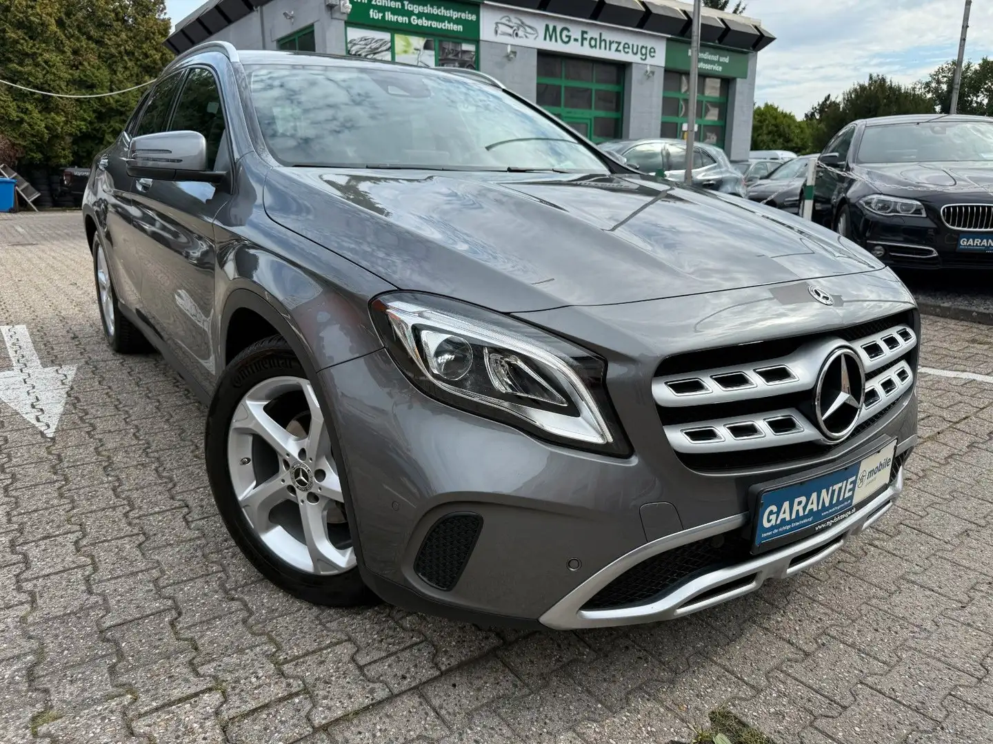 Mercedes-Benz GLA 200 URBAN AUTOMATIK NAVI LED KAMERA Grau - 1