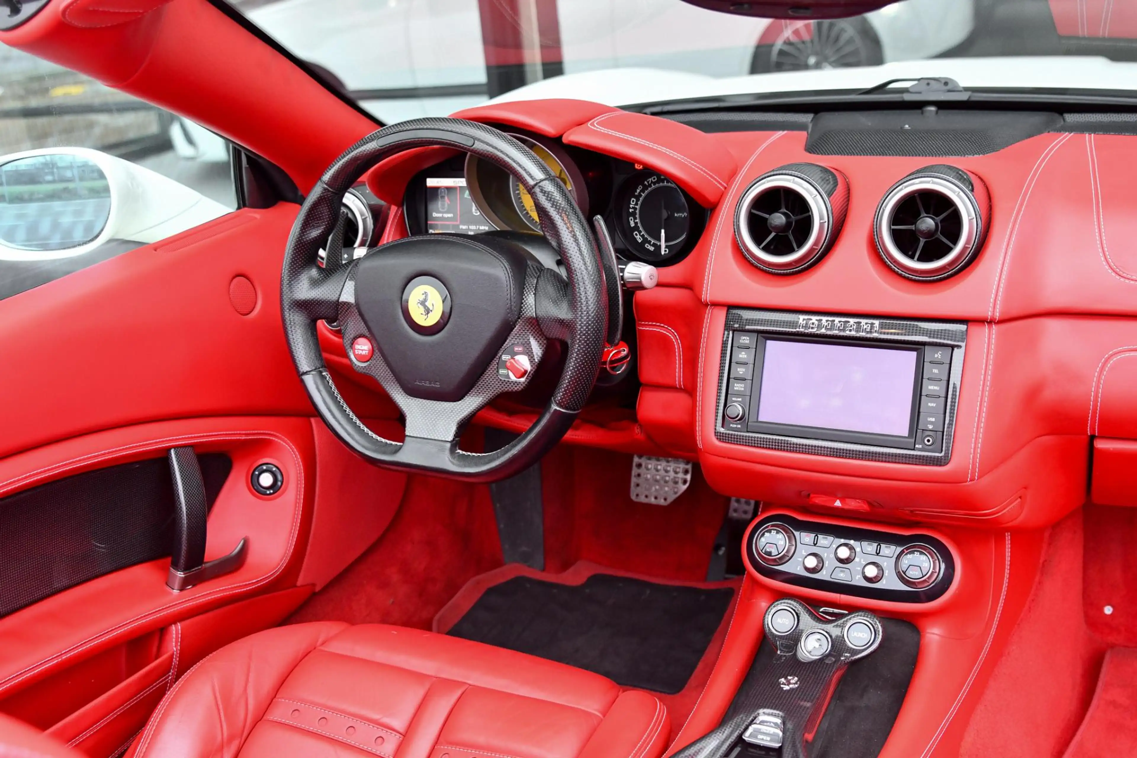 Ferrari California 4.3 V8 30. F1, 490PK, Carbon, Driver Zone, Keramis — photo 18