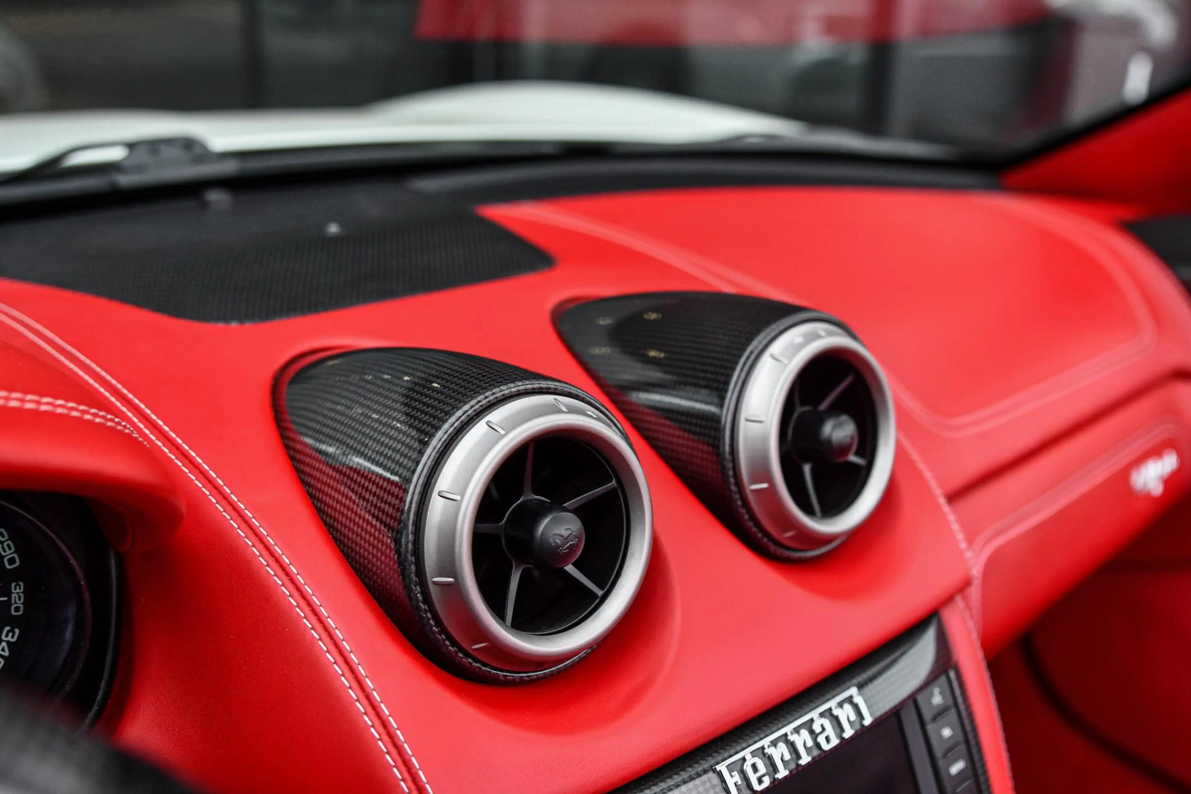 Ferrari California 4.3 V8 30. F1, 490PK, Carbon, Driver Zone, Keramis — photo 40