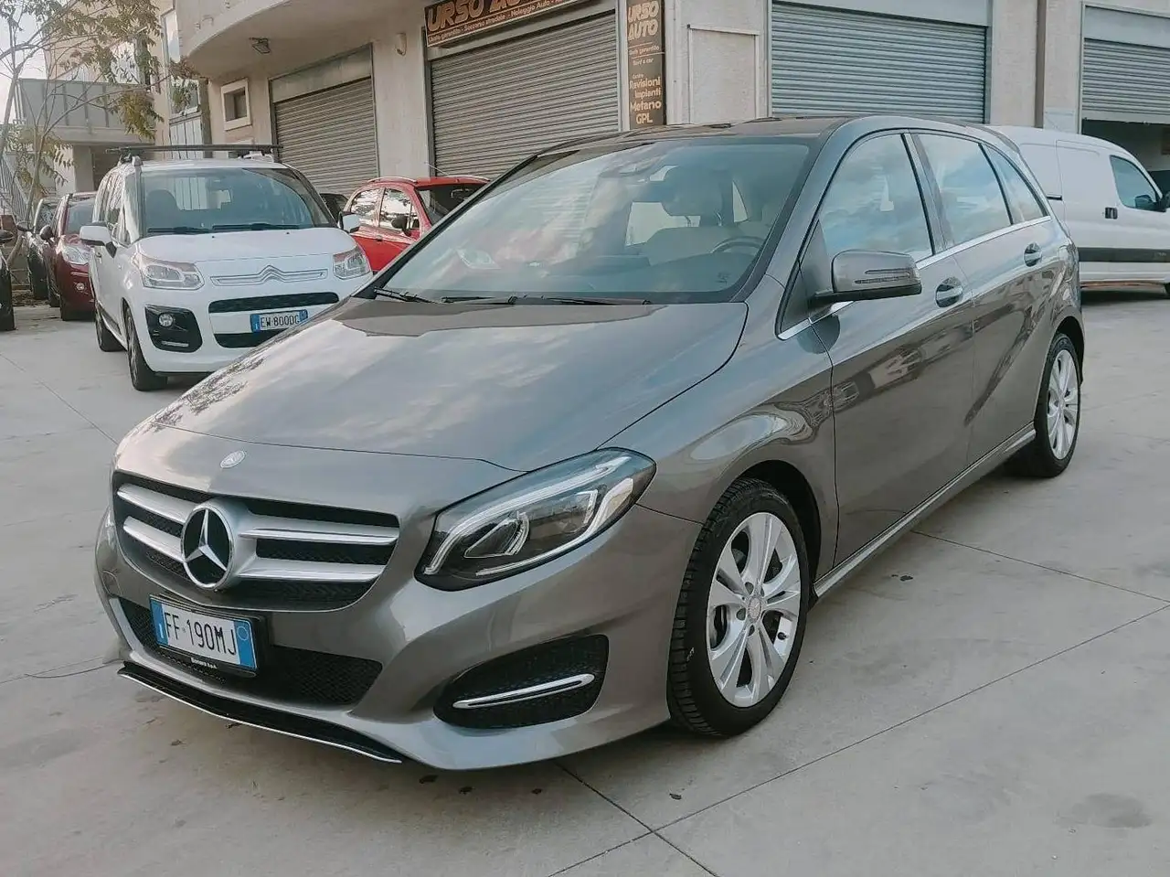 Mercedes-Benz B 180