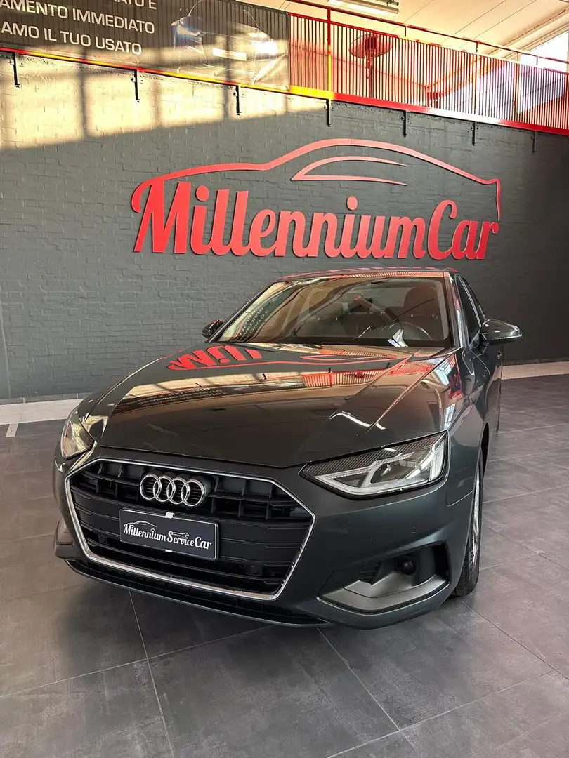 Audi A4 30 TDI/136 CV S tronic Business Gris - 1